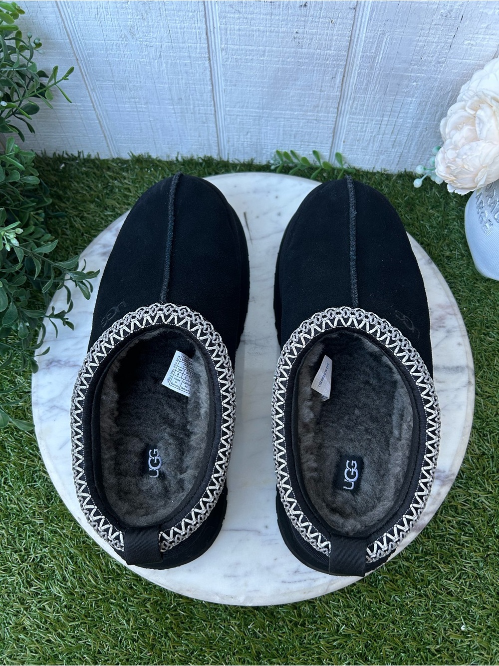 UGG Tazz women size 8
BestSeller/gently worn
Color. Black - Picture 13 of 16